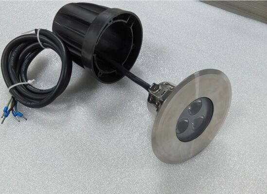 100lmw projecteurs LED de piscine 98mmx88mm résistant à l'eau durable Solutions d'éclairage extérieur pour les piscines commerciales et résidentielles