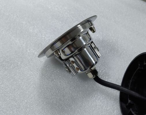 Lumières de piscine LED en acier inoxydable 316L avec un diamètre de 98 mm et une profondeur de 88 mm en angles de faisceau 15 30 45 60 degrés fournissant des solutions d'éclairage sous-marin