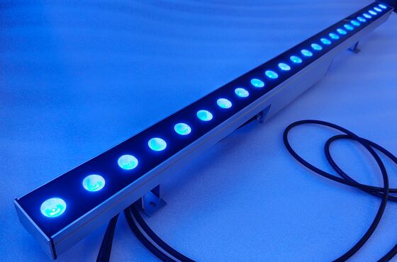 Projecteurs muraux LED 20 degrés par 60 degrés équipés d'un mode de contrôle Marche/Arrêt ou DMX512 et d'une température de couleur réglable de 2700K à 6500K