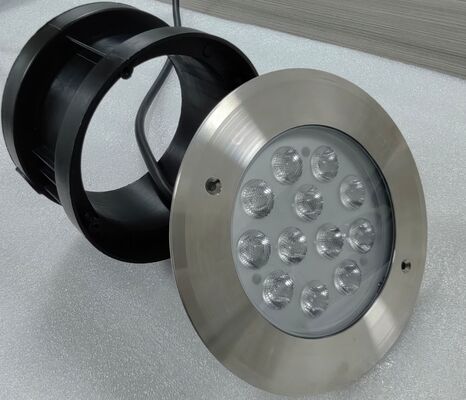 L'alimentation par télécommande allumée et éteinte DMX Dali LED Les lumières de la piscine avec 100lmw efficacité lumineuse et angle de faisceau 15 30 45 60 degrés