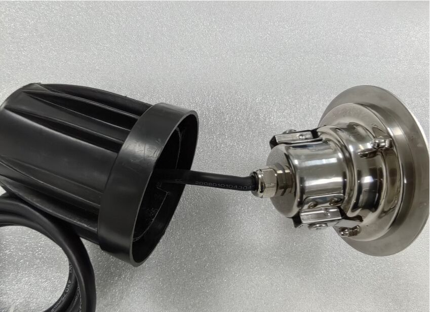 Lumières de piscine LED RGB DC12V Voltage d'entrée 100lmw Efficacité lumineuse Brillante