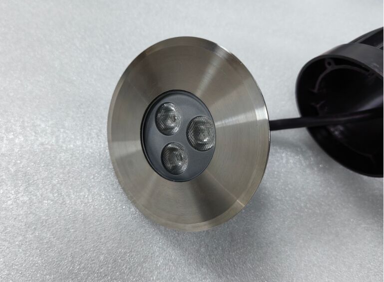 20°C à 45°C LED éclairage de piscine, y compris IK grille IK10 et 0,5 kg de poids fournissant des solutions d'éclairage durables pour les piscines