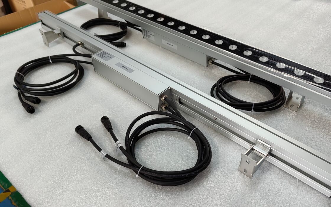 Projecteurs muraux LED avec période de garantie de 3 ans, alliage d'aluminium, longueur 1 mètre et solution d'éclairage pour l'illumination de façades architecturales