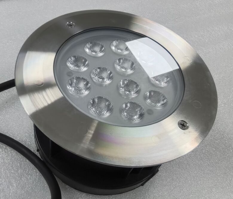 50000 Heures de vie Lumières de natation submersibles dotées d'un contrôle à distance DMX Dali Adapté à l'éclairage des fontaines de piscine et des aquariums